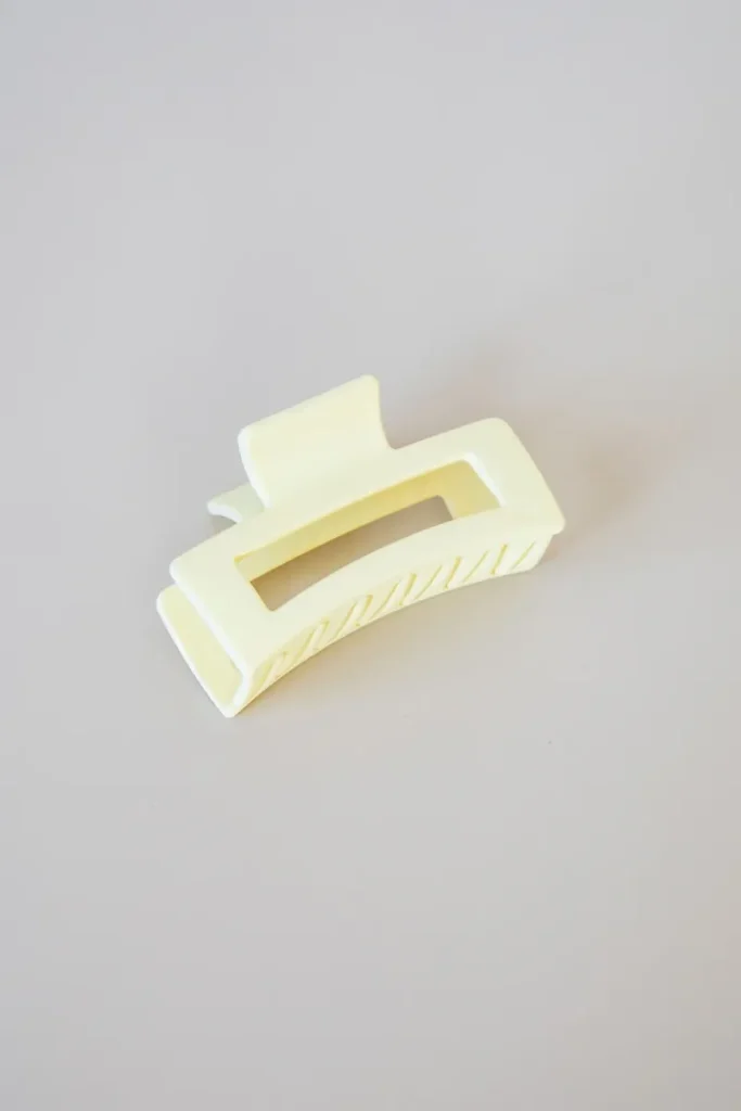 Vanilla Geometric Claw Clip